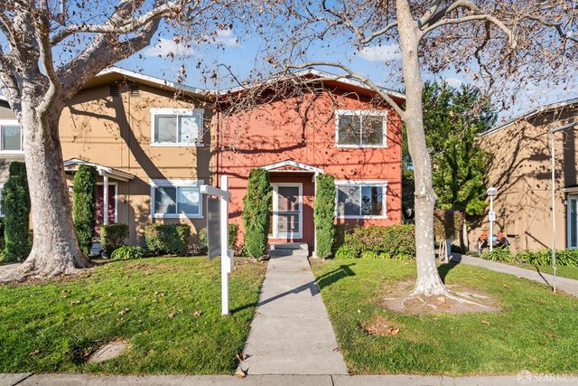 $799,000 | 532 Tyrella Avenue, Unit 18 | North Whisman