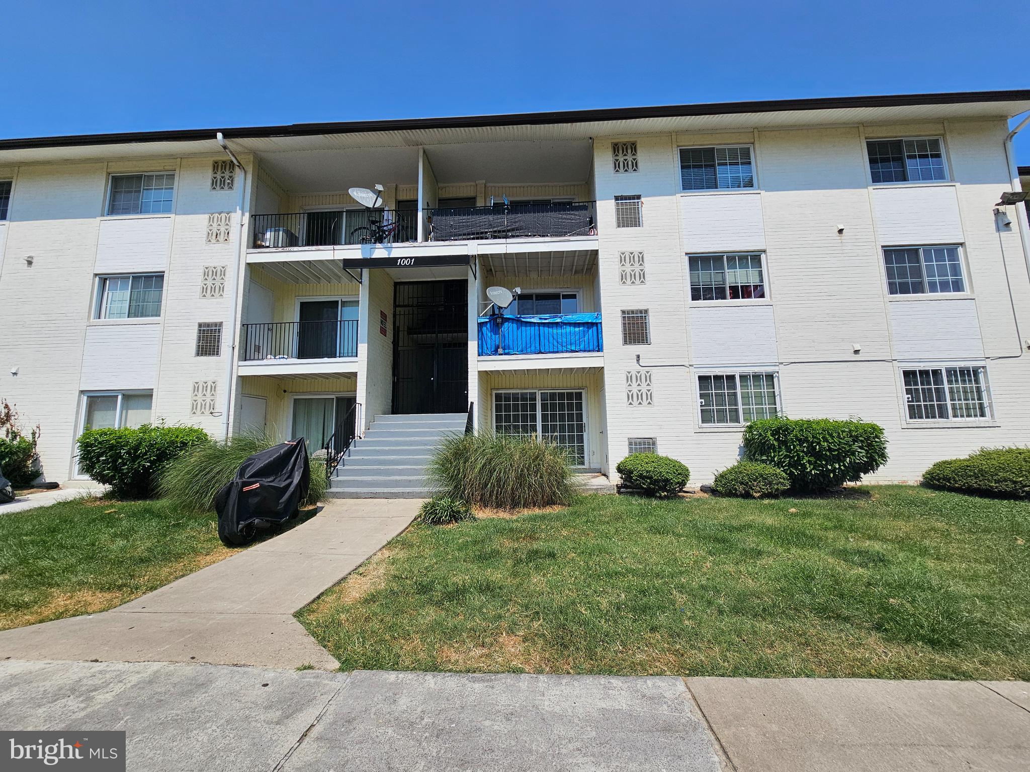 a view of building with yard