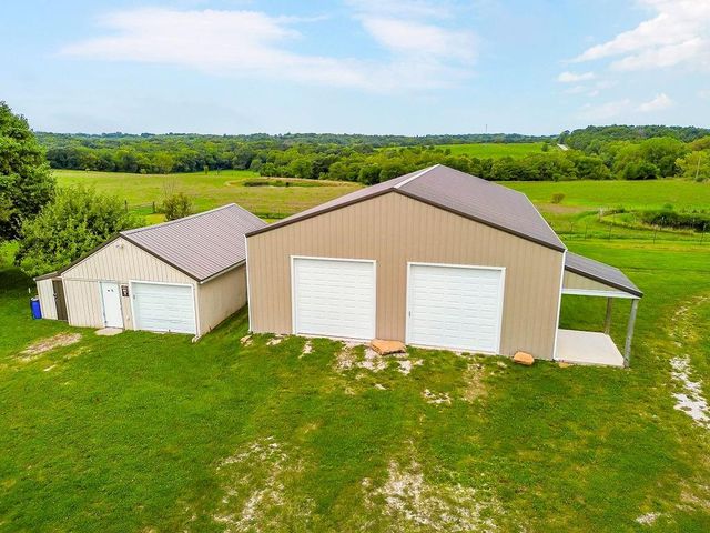 $695,000 | 40019 V Highway | Knoxville Township - Ray County