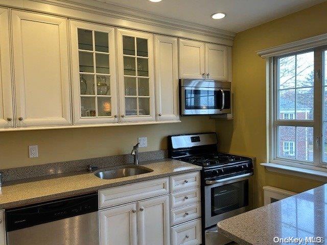 Bright and Sunny Kitchen