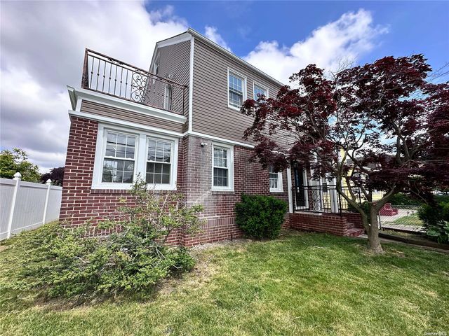 $1,200,000 | 87-11 257th Street | Floral Park