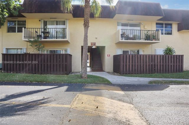 $320,000 | 9006 Southwest 137th Street, Unit 19 | Kendall