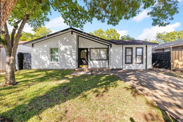 $295,500 | 2441 Lakeshore Drive | Grand Prairie