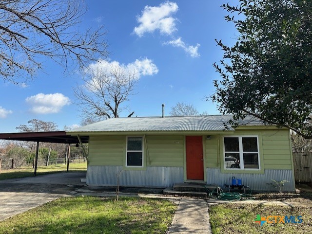 a front view of house with yard