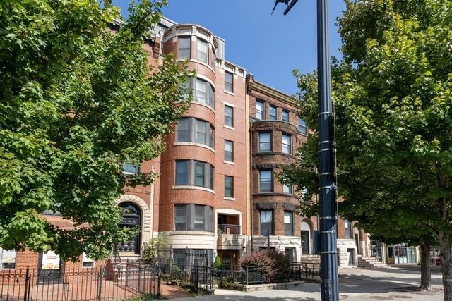 $1,249,000 | 910 Beacon Street, Unit 7 | Fenway