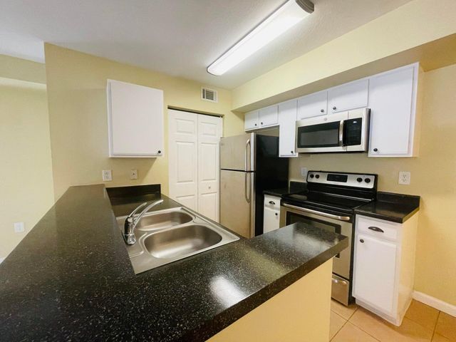 $1,850 | 151 Southwest Palm Drive, Unit 103 | St. Lucie West Country Club