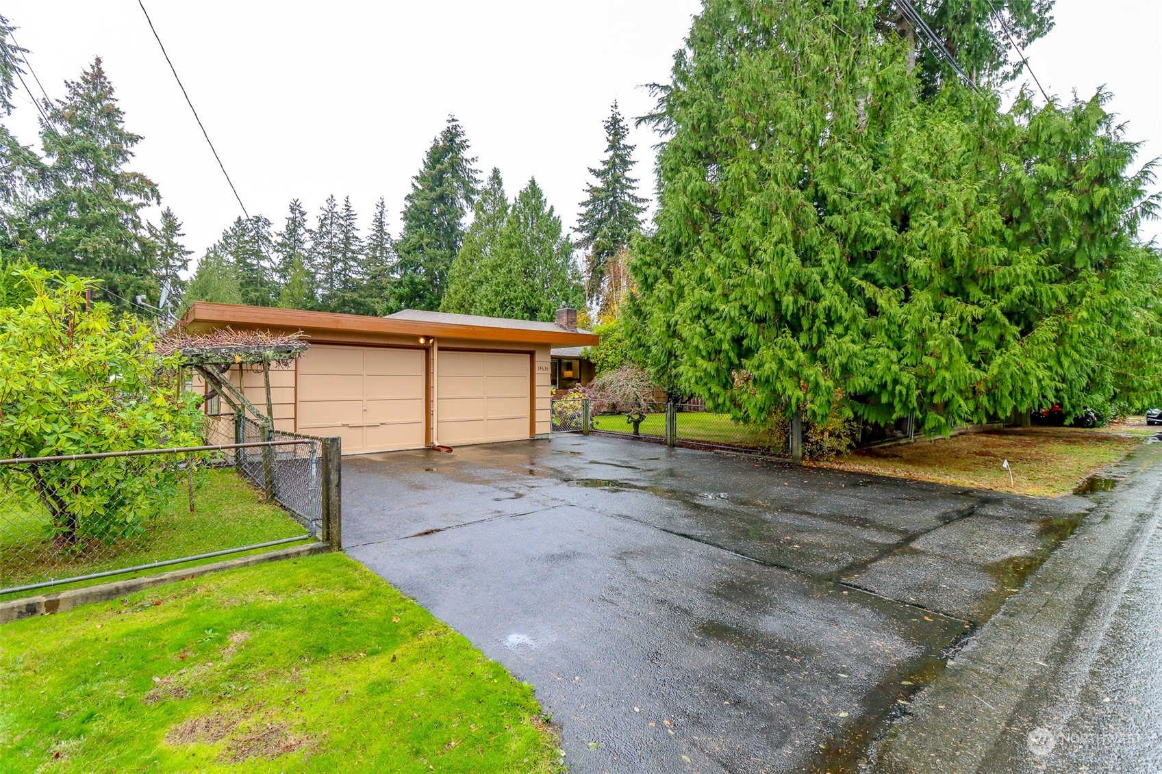 a view of a house with a backyard