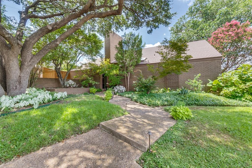 a view of a backyard with garden