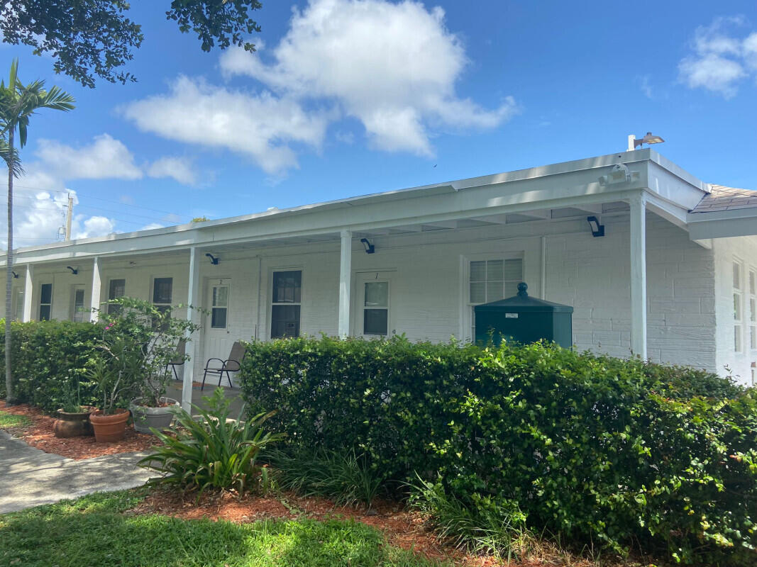 front view of house with a yard