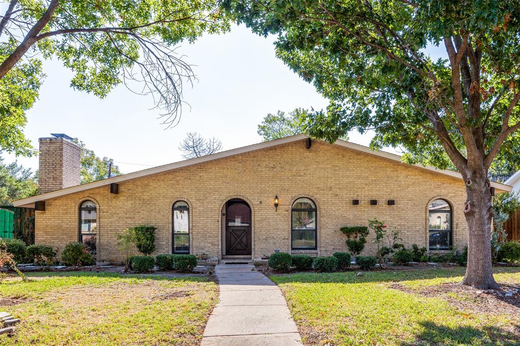 a front view of house with yard