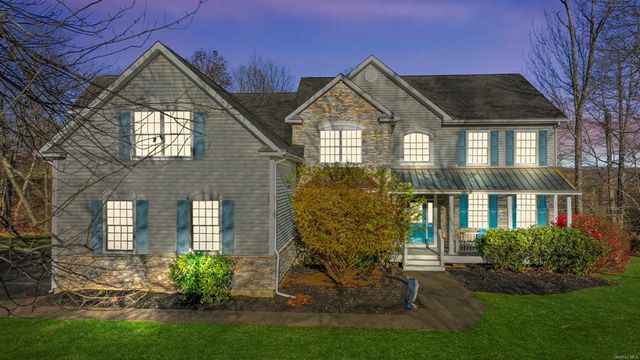 $1,149,000 | 54 St Andrews Lane | The Legends at Beekman Country Club