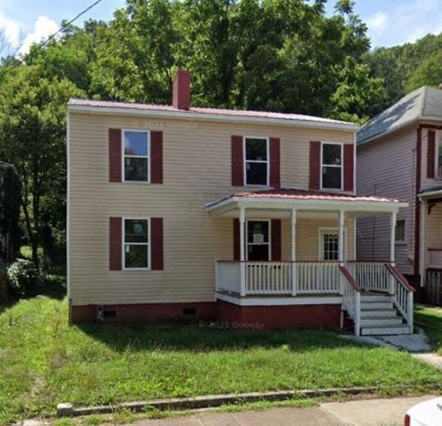 a view of front of a house with a yard