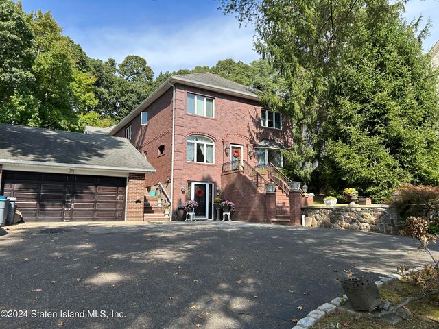 $1,999,999 | 72 Dalemere Road | Dongan Hills Colony