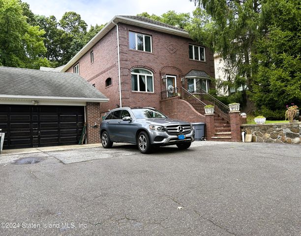 $2,250,000 | 72 Dalemere Road | Dongan Hills Colony