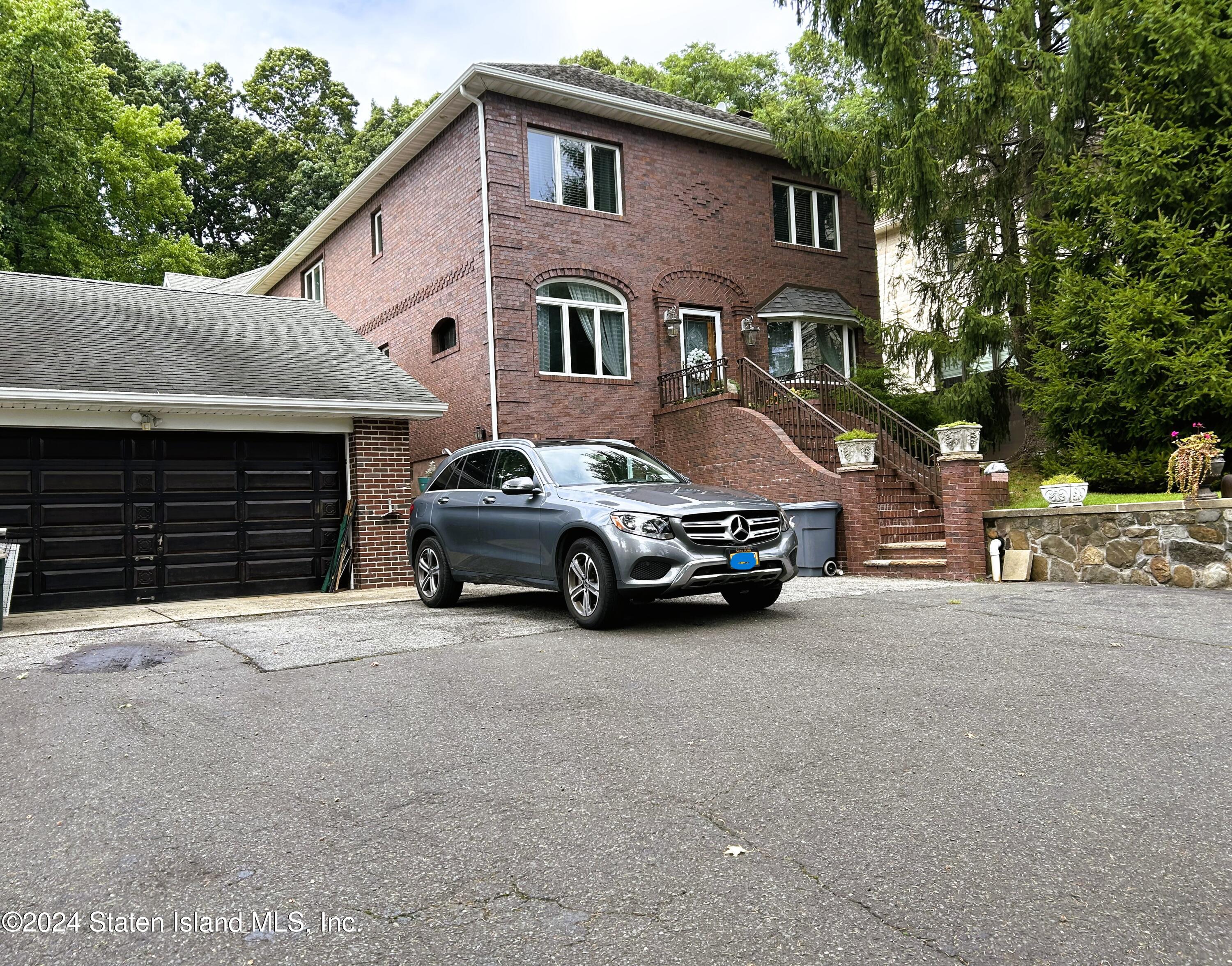 a view of a car park in front of house