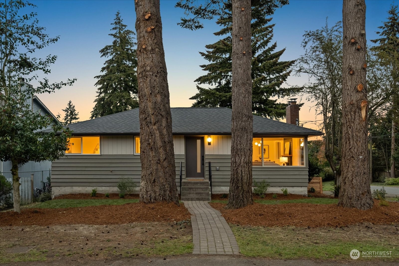 a view of a house with a yard