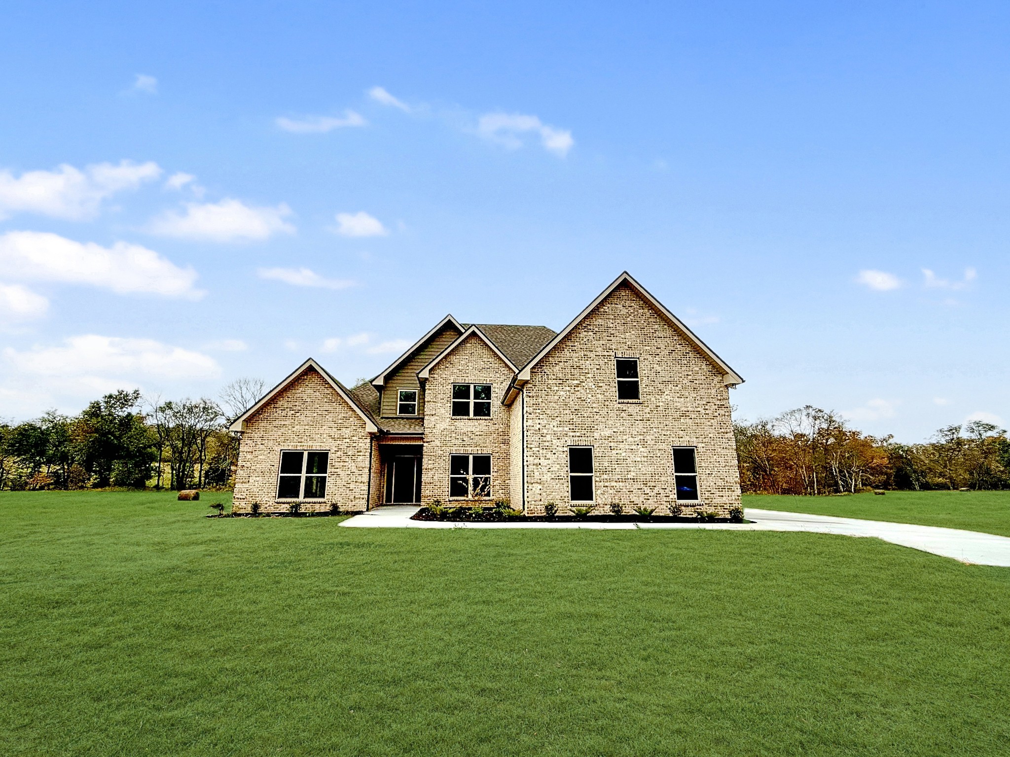 a view of house with garden and yard