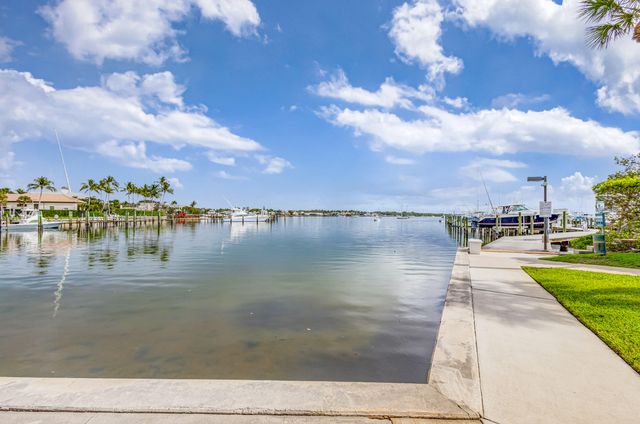 $760,000 | 11390 12 Oaks Way, Unit 122 | North Palm Beach