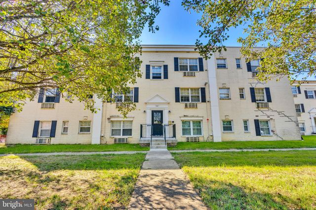 $1,858 | 2237 Farrington Avenue, Unit 203 | Huntington