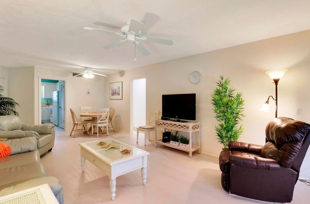 $299,000 | 2 Westwood Avenue, Unit 207G | Tequesta Garden Condominiums