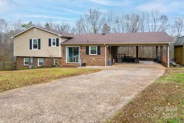 $300,000 | 3842 22nd St Court Northeast | Hickory Woods