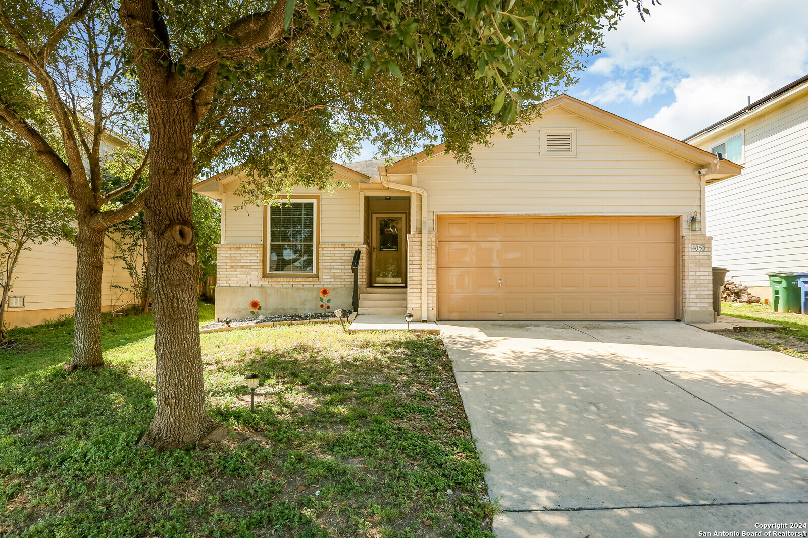 a front view of house with yard