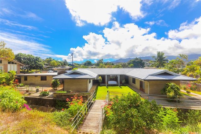 $1,749,800 | 1062 Kamahele Street | Enchanted Lake