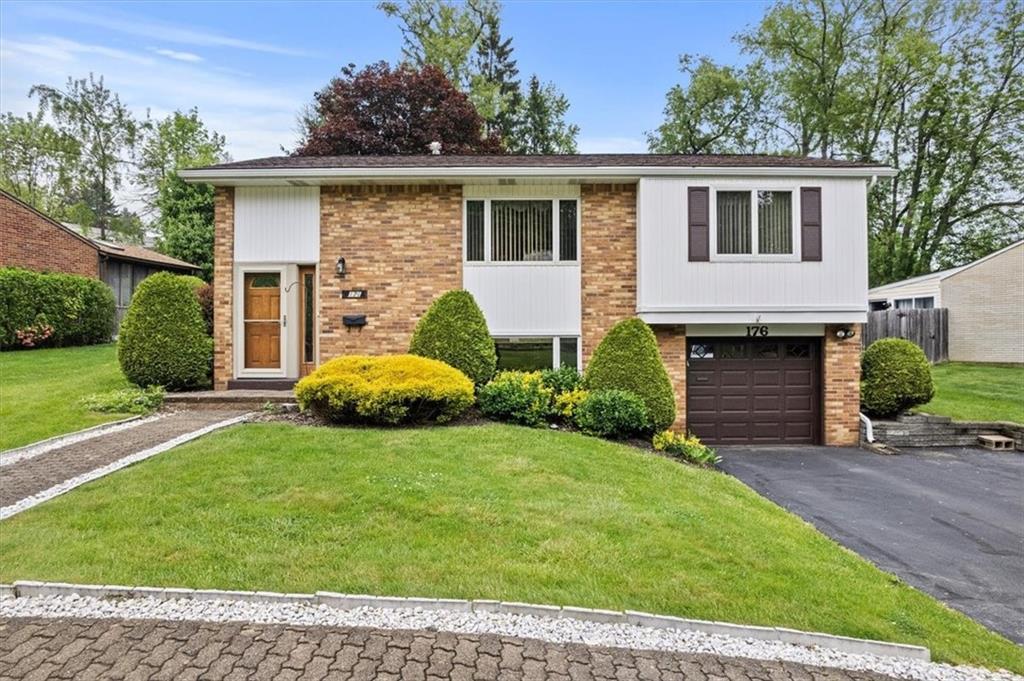 a view of a house with a backyard