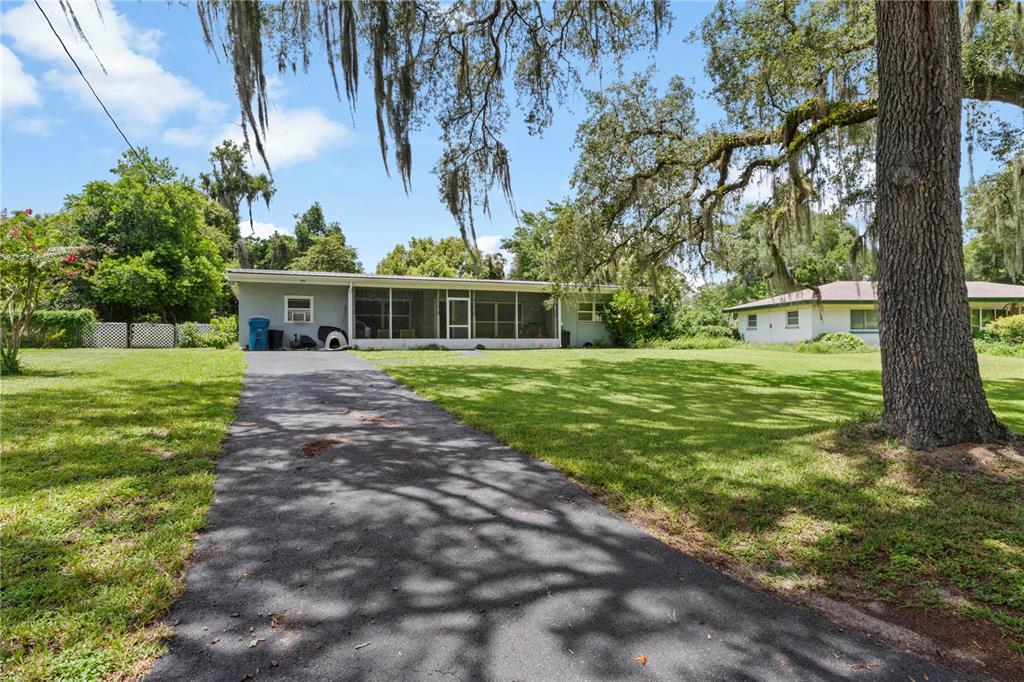 a view of a house with a yard