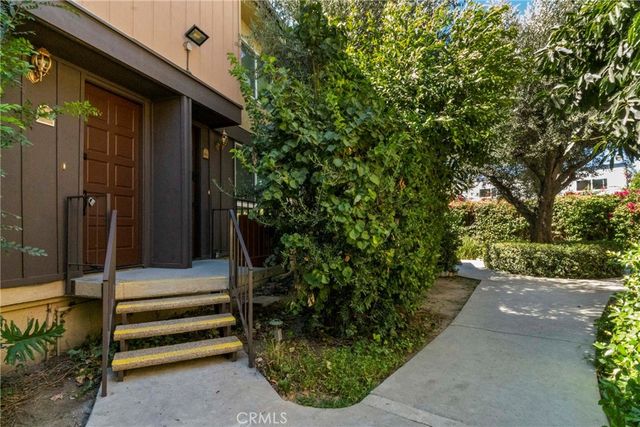 $469,000 | 7301 Lennox Avenue, Unit B11 | Van Nuys