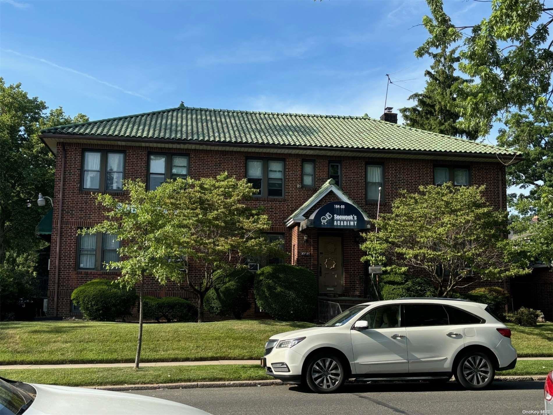 a view of a car in front of house