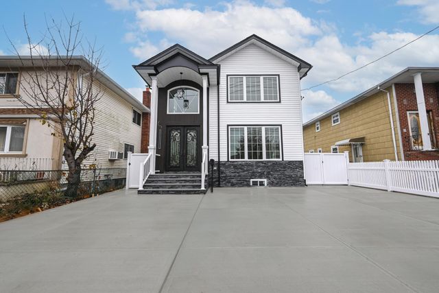 $1,349,000 | 118 Clement Avenue | Franklin Square