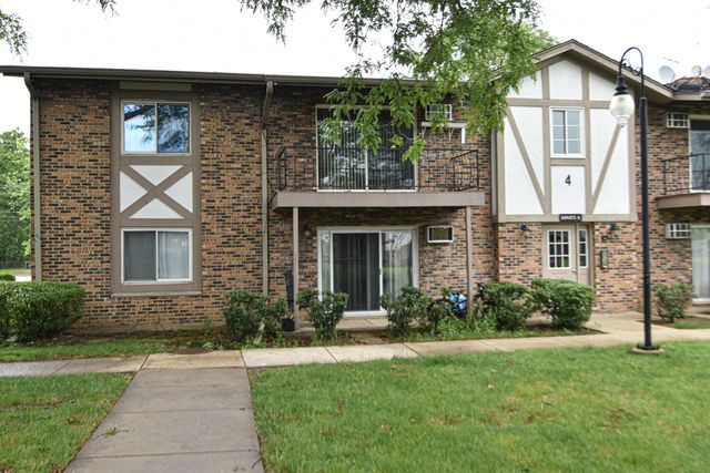 $1,750 | 16-w471 79th Street, Unit 201 | Downers Grove Township - DuPage County