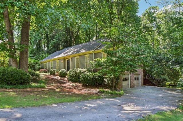 $675,000 | 2572 Midvale Forest Drive | Tucker