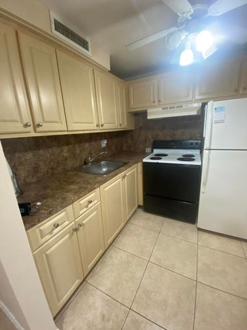 $1,275 | 54 Easthampton C | Century Village