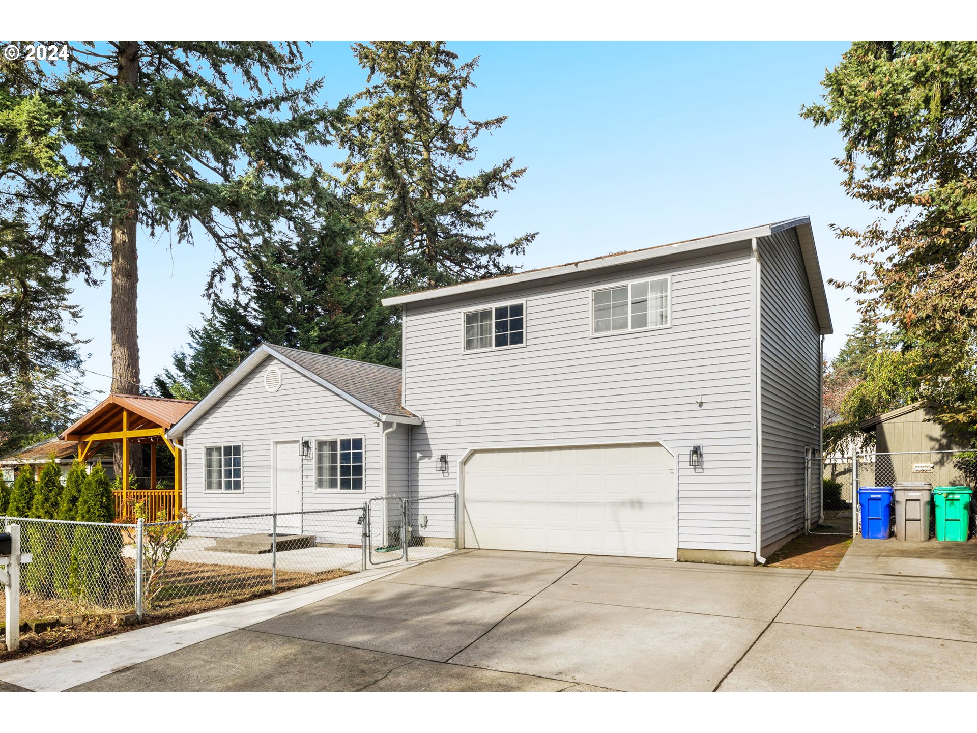 a view of house and outdoor space