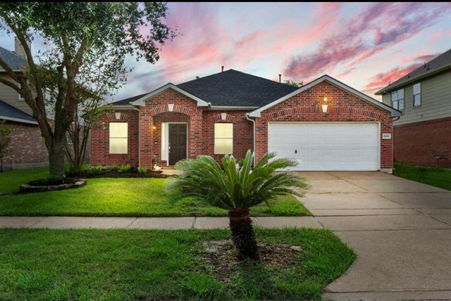 $2,300 | 555 Small Cedar Drive | League City