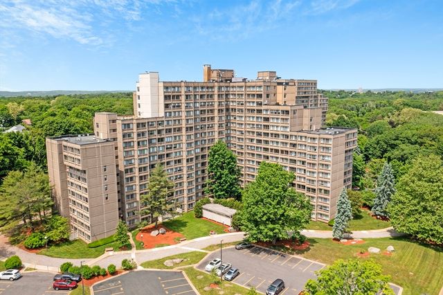 $849,000 | 250 Hammond Pond Parkway, Unit 611S | Newton