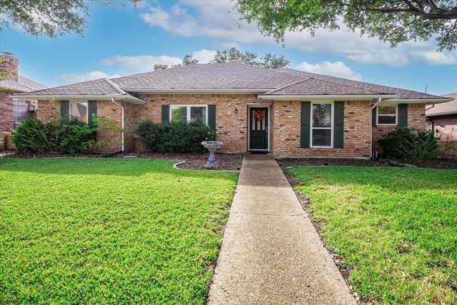 $450,000 | 2308 Stone Glen Lane | Northeast Carrollton