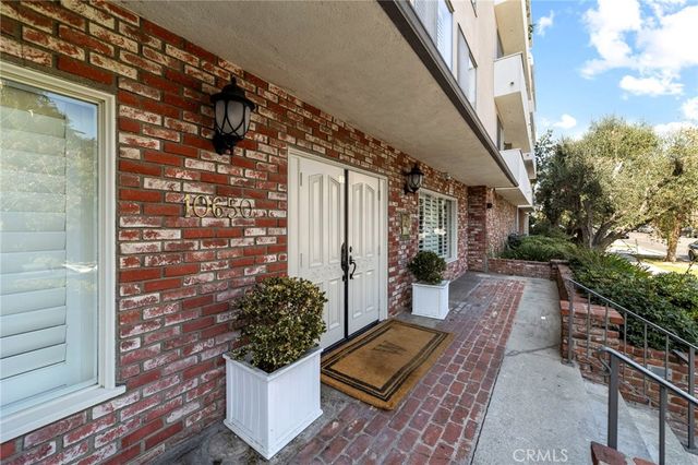 $848,800 | 10650 Holman Avenue, Unit 107 | Westwood