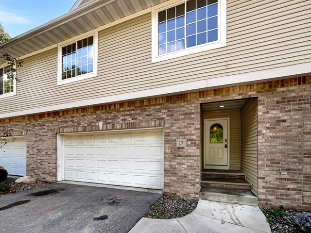 $352,000 | 17 Garden Drive | Burnsville