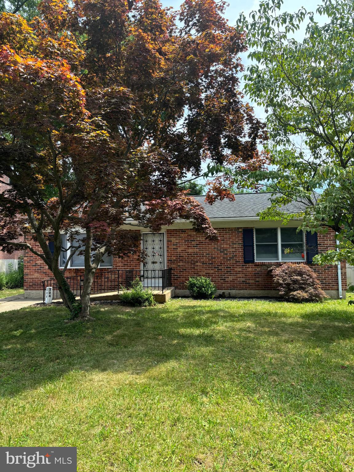 a view of a yard in front of a house