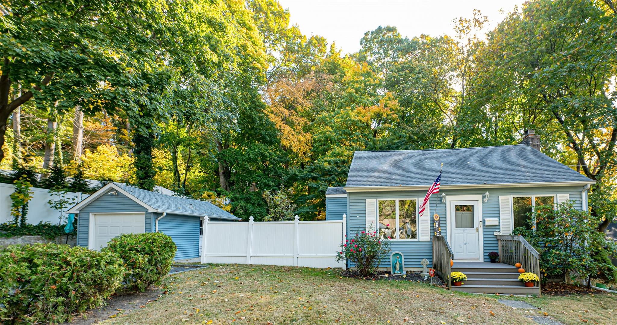 View of front of house featuring an outbuilding, a garage, and a front yard