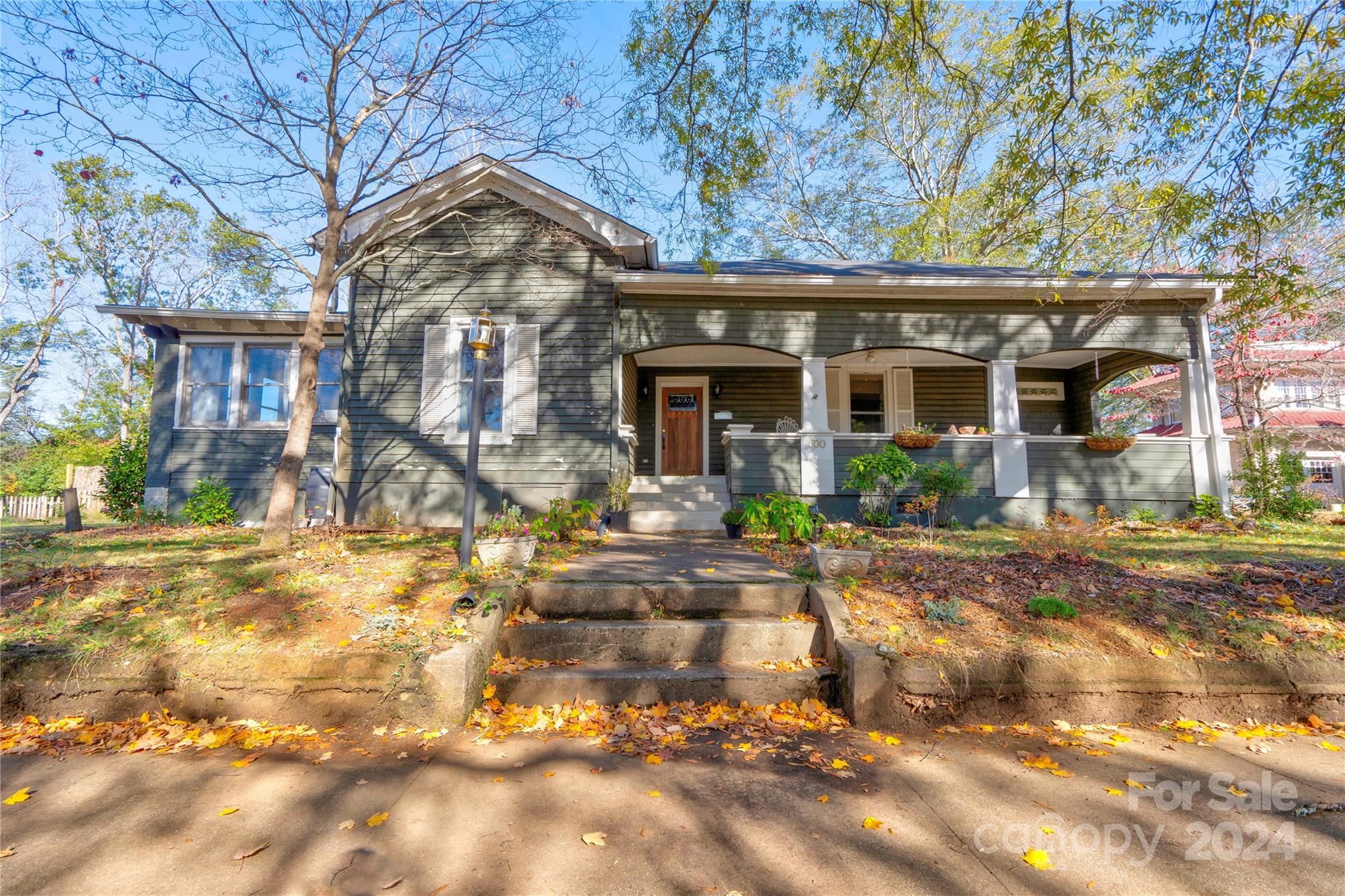 a front view of house with yard