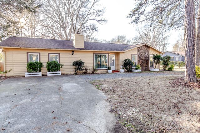 $2,200 | 6401 Woodbridge Road | Hickory Ridge