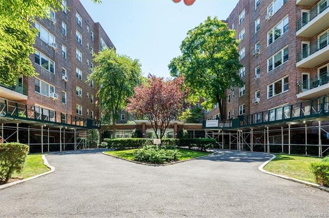 $360,000 | 3850 Hudson Manor Terrace, Unit 3AW | Riverdale