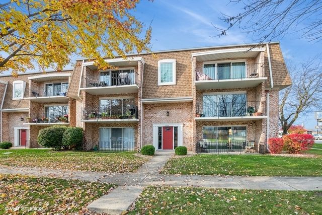 $194,500 | 8700 Mobile Avenue, Unit E | Oak Lawn