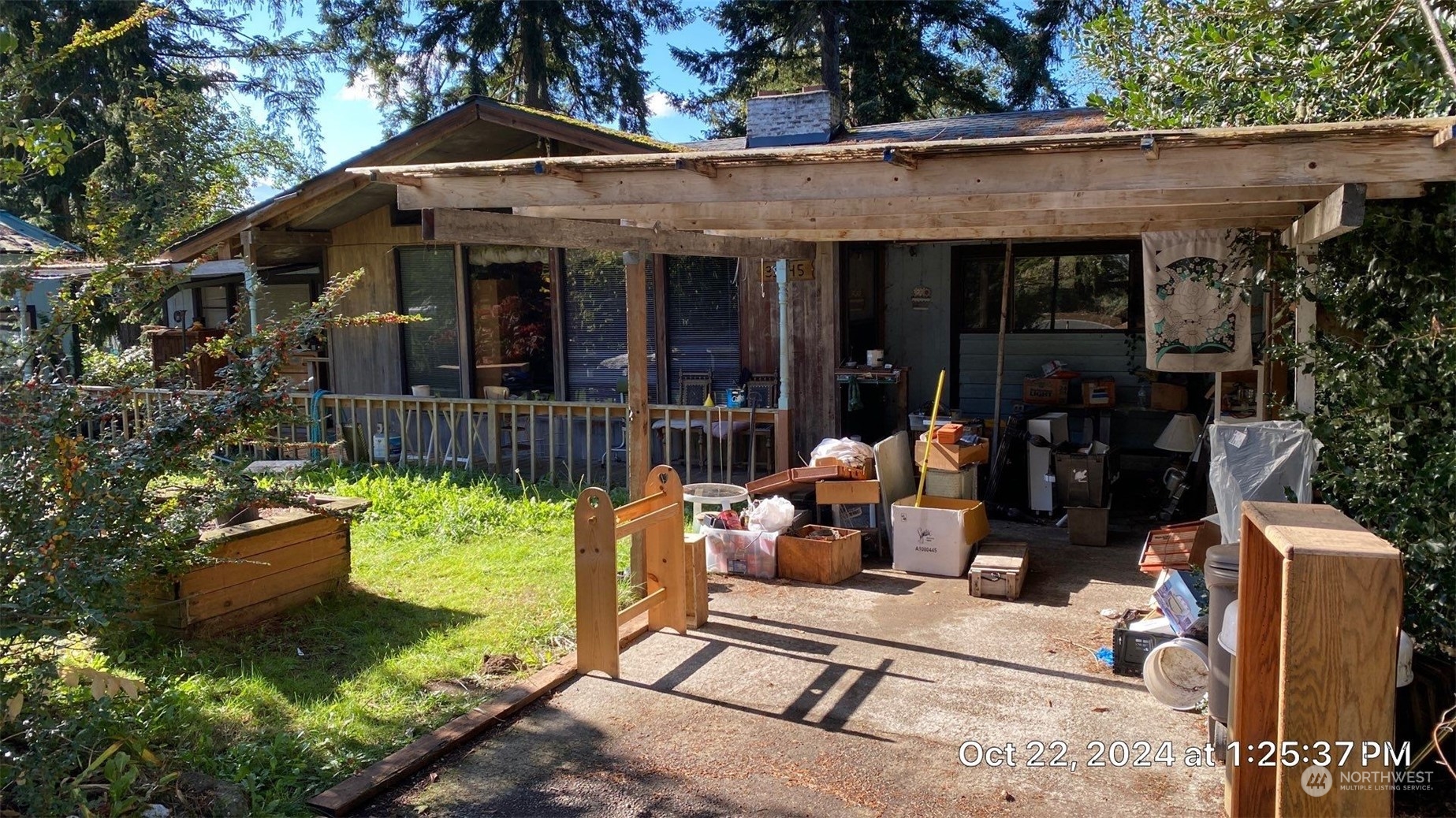 a view of the house and outdoor space