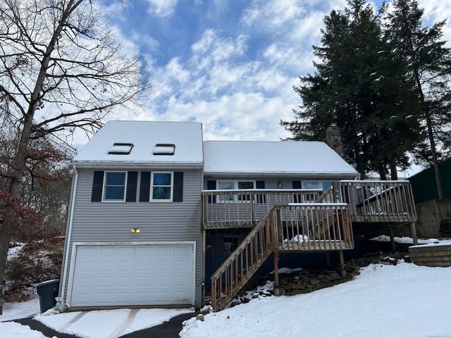 $279,900 | 440 Lakeview Drive | Suffield