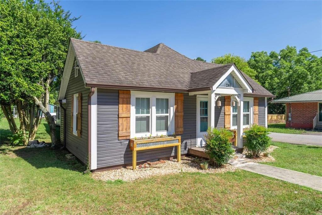 a view of a house with backyard porch and garden